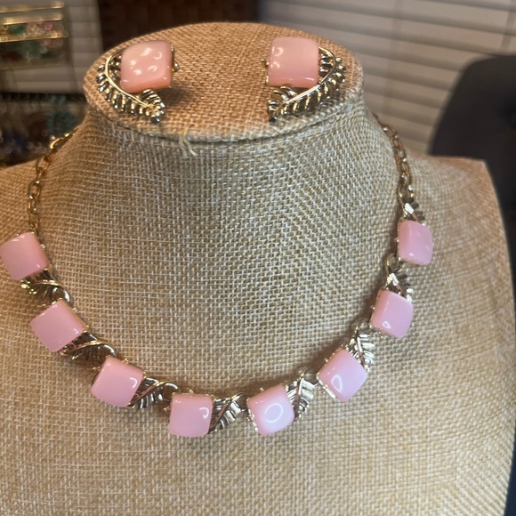 Vintage 1950 Coro Pink Moonglow Necklace and Earrings - Picture 3 of 8